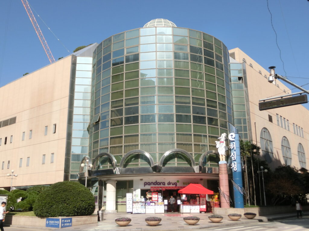부산 동래 허심청 건물의 실제 외관